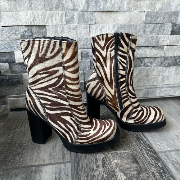 90’s Steve Madden Zebra  Haircloth  Ankle  Retro Boots Size 10B - Picture 4 of 14